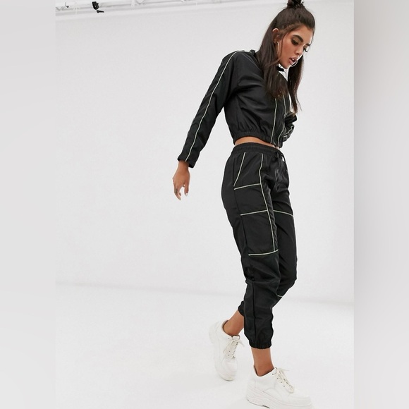 QED London cropped jacket and sweatpants (two-piece) - Picture 2 of 16